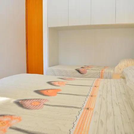 Cozy Flat With Terrace And Lift - Beahost
